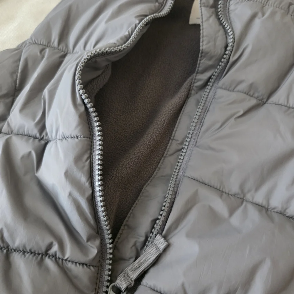 Old Navy Kids‎ water-resistant, quilted puffer vest gray Pockets Zip Up  Sz M